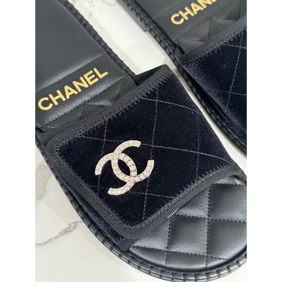 Chanel 23M Black Velvet Crystal CC Logo Hotel Mule Slide Slip On Flat Sandal 40 - Picture 15 of 16